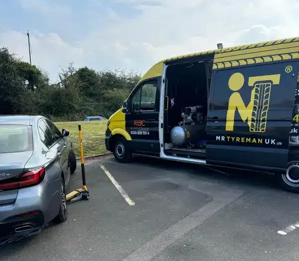 Mobile Tyre In Fitting Gaer. Tyre Replacement On Roadside.
